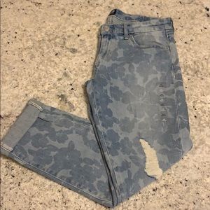 GAP denim Jeans Crop w/ rolled cuff size 26